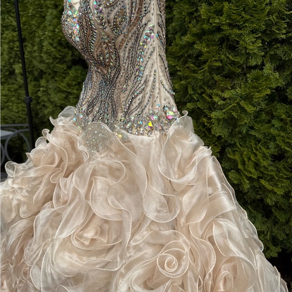 Quinceañera Champagne Strapless dress - Picture 7 of 16